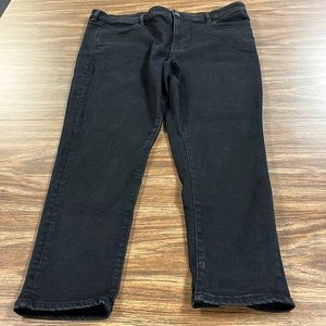 American eagle 18 short very black jeggings. Very good condition.